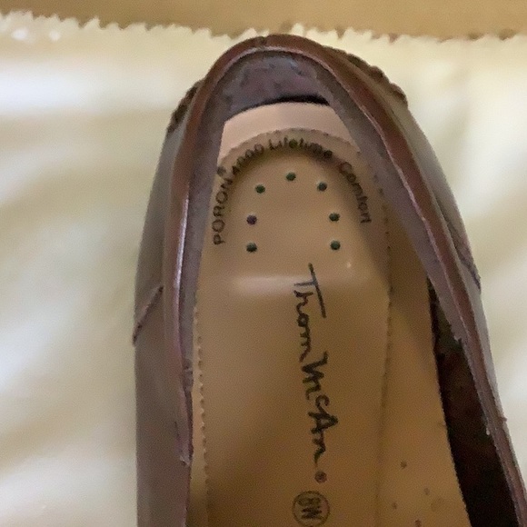 Thom McAn Women’s Wide Width Brown Tassel Loafers - Picture 7 of 8